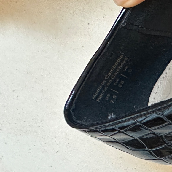 π€π ALDO Patent Alligator Loafers with Bow - like new size 7 ππ€ - Picture 3 of 3